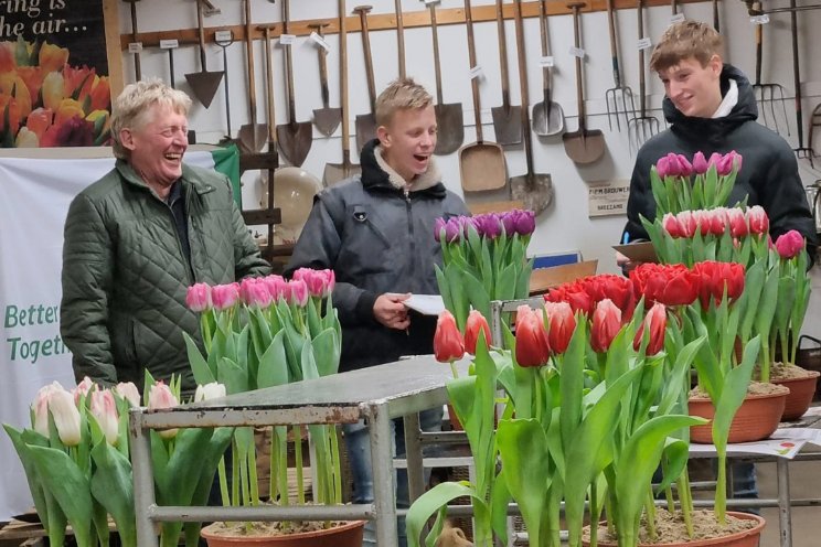 Wie vertegenwoordigt Breezand op het NK Tulpenkeuren?