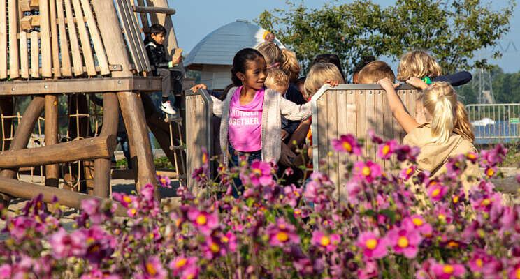 Kinderpret in een stad vol groen