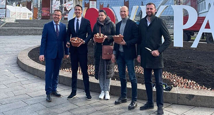 100.000 Nederlandse tulpen geplant in Kiev